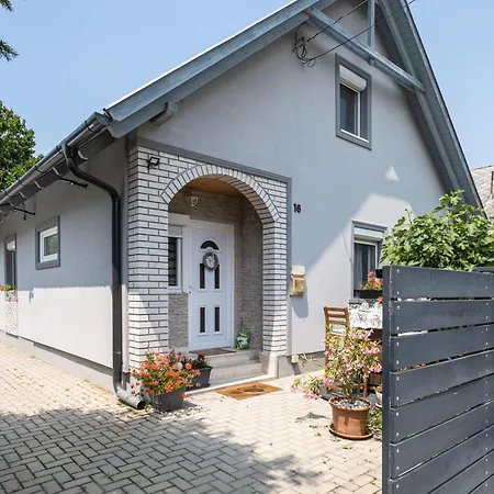 דירה Szuerke Vendeghaz Balatonkenesen