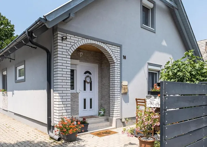 Διαμέρισμα Szuerke Vendeghaz Balatonkenesen