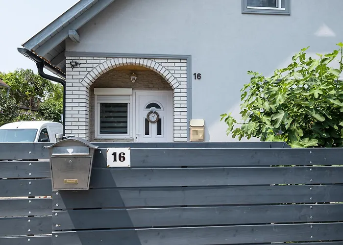 Szuerke Vendeghaz Balatonkenesen 아파트 발라톤케네세