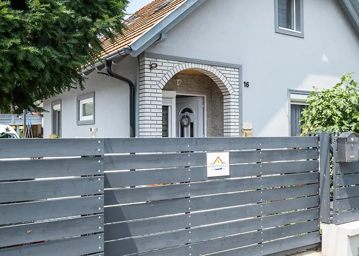 Szuerke Vendeghaz Balatonkenesen * 발라톤케네세